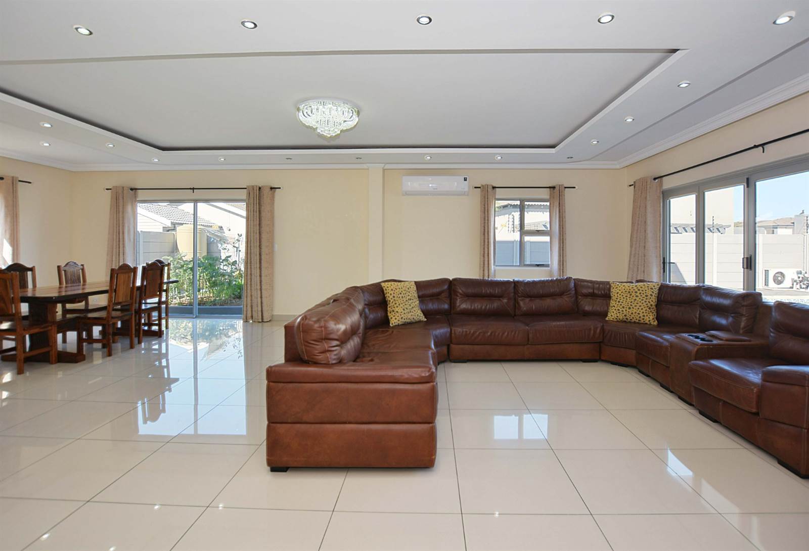 6 Bed House in Parklands North photo number 6