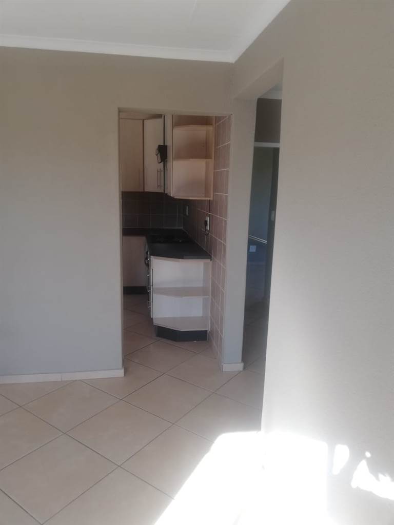 2 Bed House in Atteridgeville photo number 15