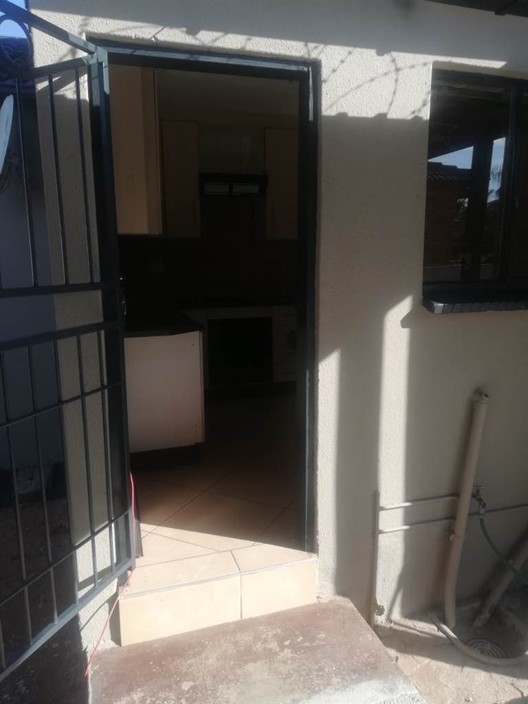 2 Bed House in Atteridgeville photo number 20
