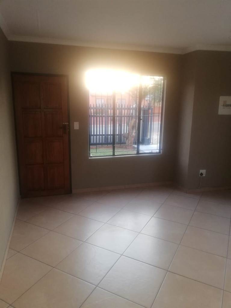 2 Bed House in Atteridgeville photo number 10