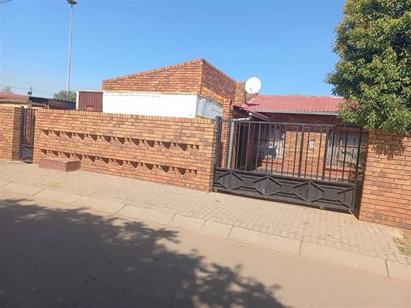 3 Bed House in Nhlapo