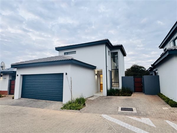 3 Bedroom Townhouse 3 Bedroom Townhouse