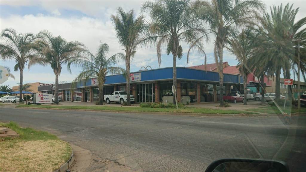 1404  m² Commercial space in Klerksdorp photo number 2