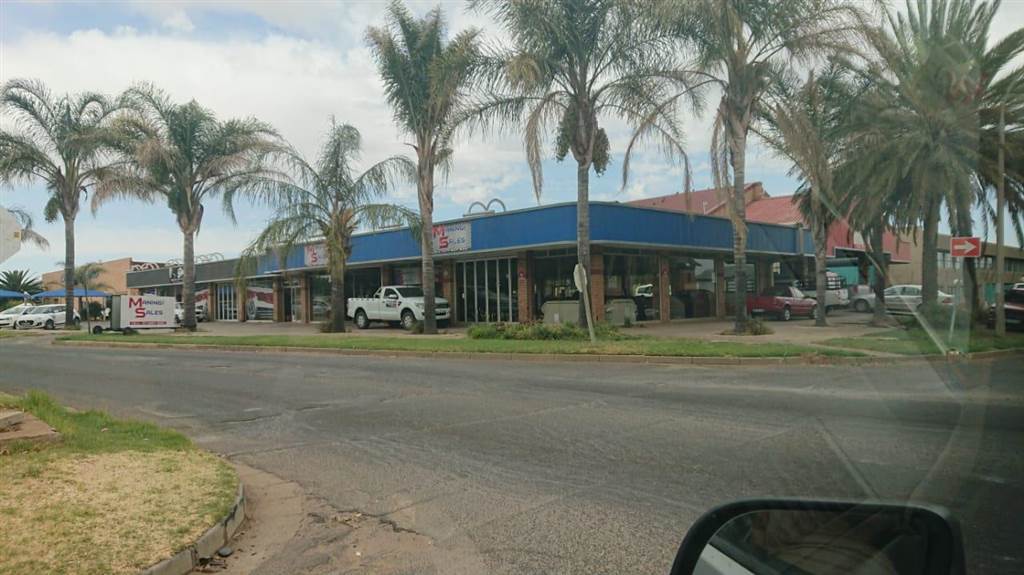 1404  m² Commercial space in Klerksdorp photo number 1