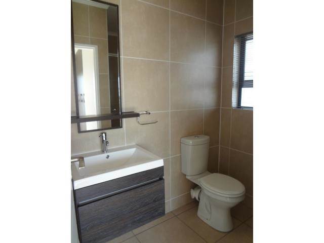 2 Bed Apartment in Greenstone Crest photo number 14