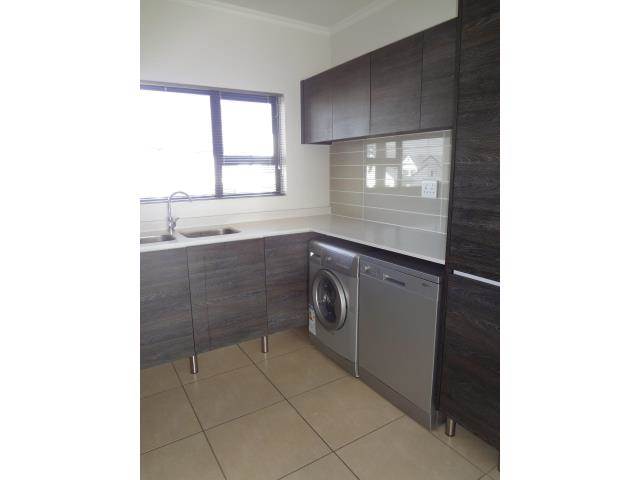 2 Bed Apartment in Greenstone Crest photo number 4