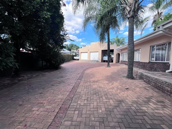 5 Bedroom House 5 Bedroom House