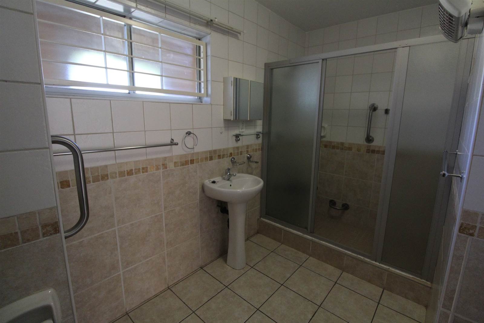 1 Bed Apartment in Groenkloof photo number 15
