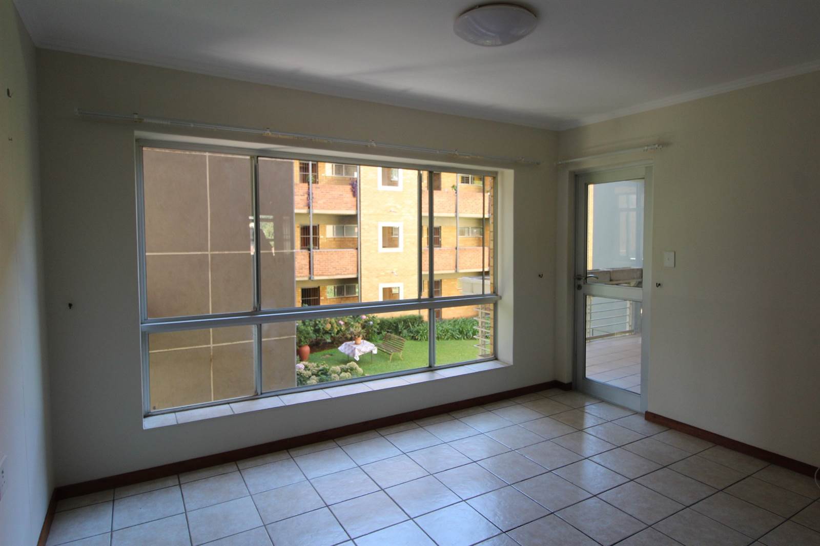 1 Bed Apartment in Groenkloof photo number 3