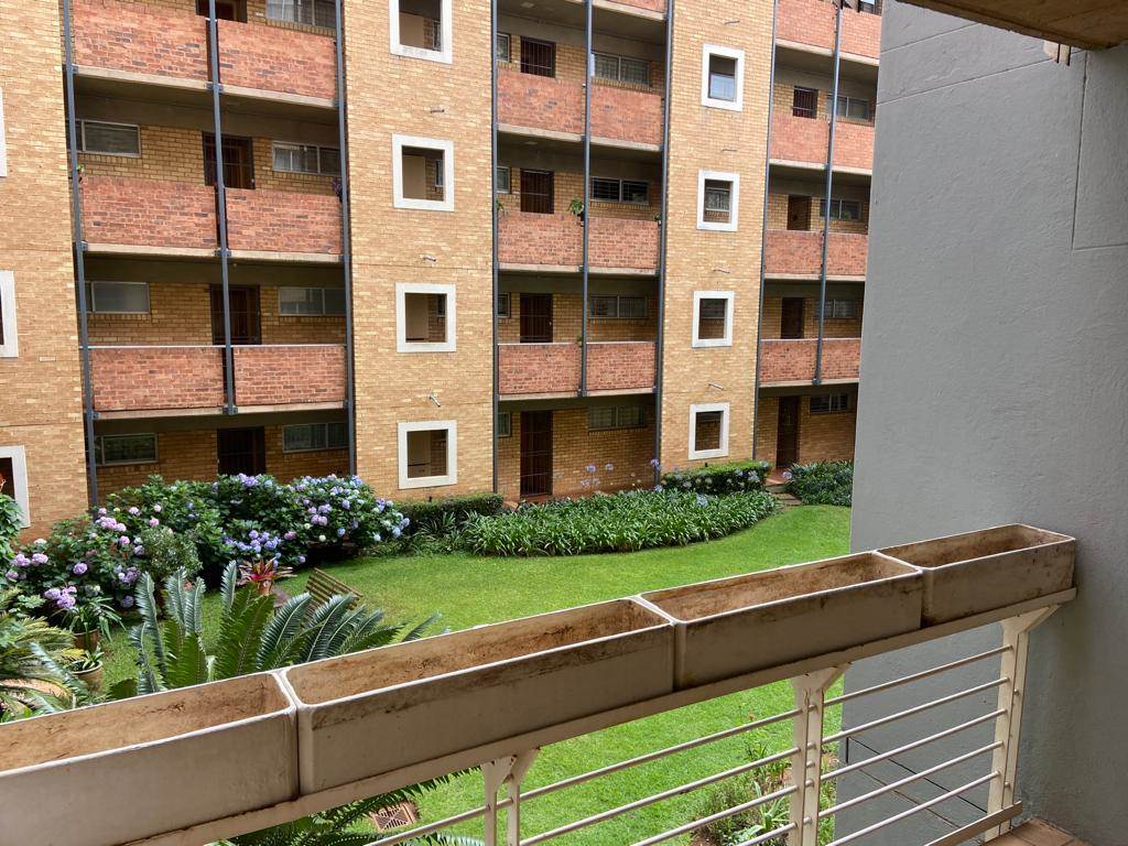 1 Bed Apartment in Groenkloof photo number 5