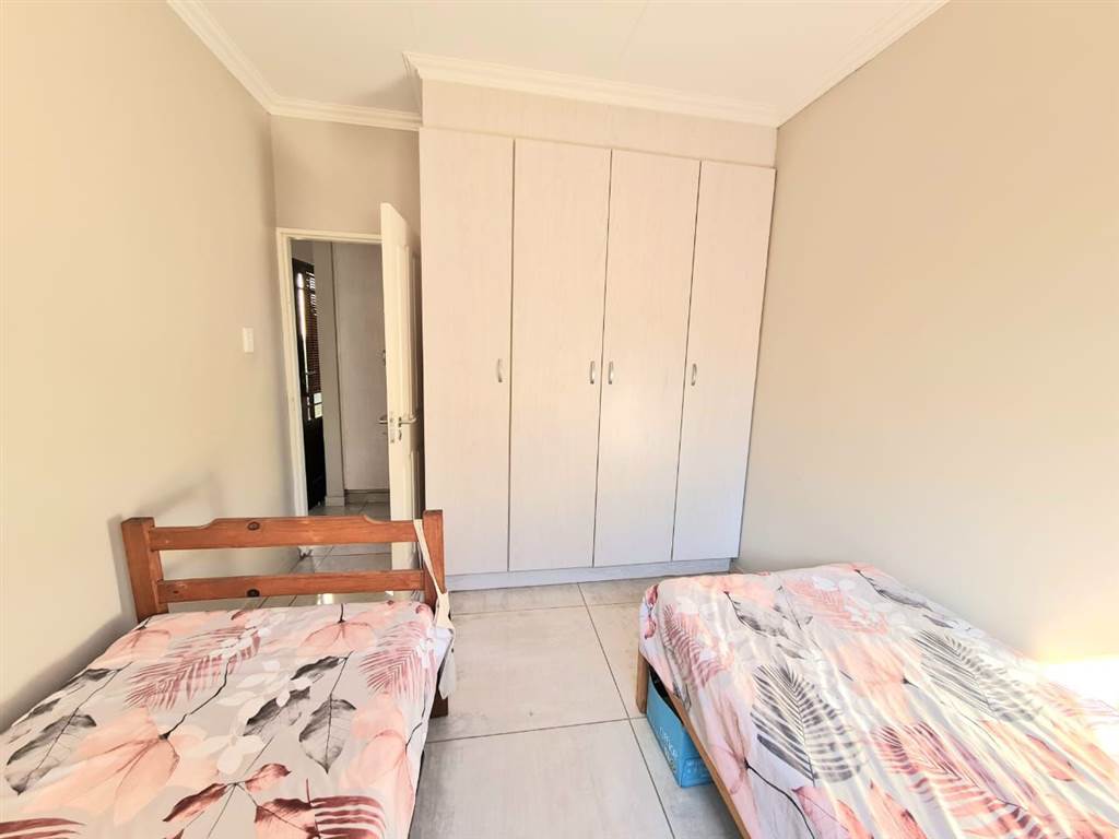 2 Bed Simplex in Bloemfontein photo number 15