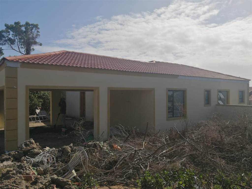 3 Bed House in St Francis Bay photo number 3