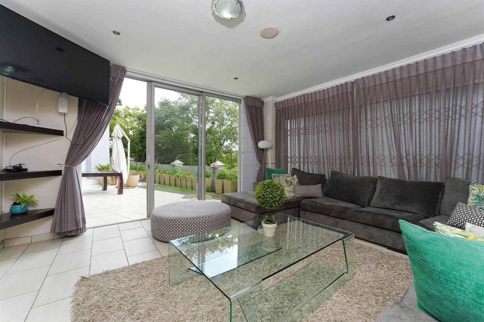 5 Bed House in Woodmead photo number 1