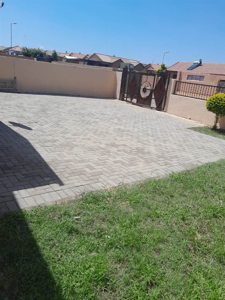 3 Bed House in Soshanguve photo number 21