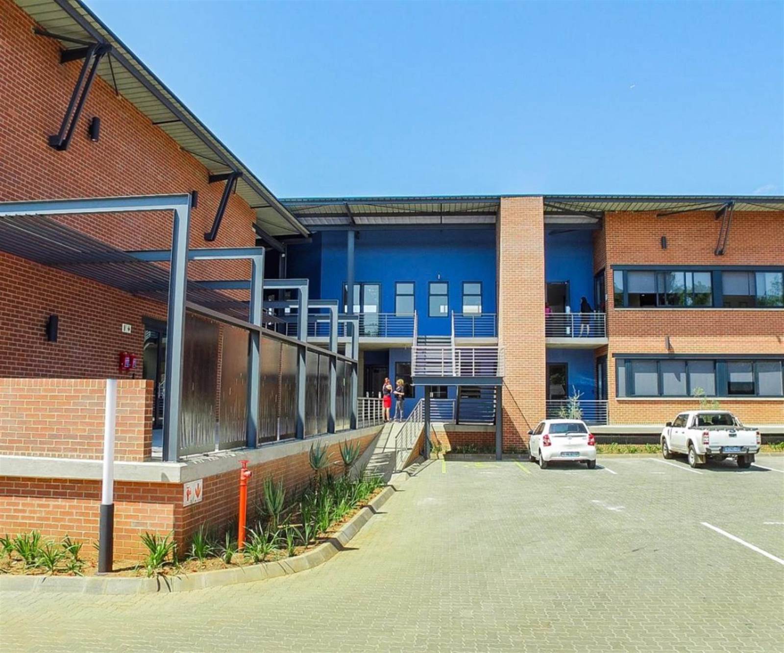 162  m² Commercial space in Lynnwood photo number 1