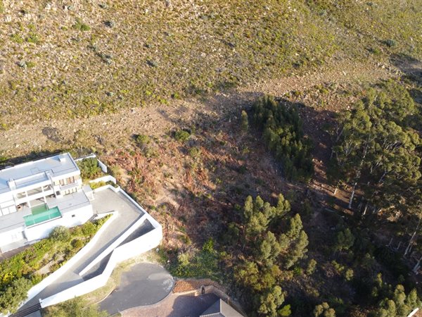 1317 m² Land available in Gordons Bay Central