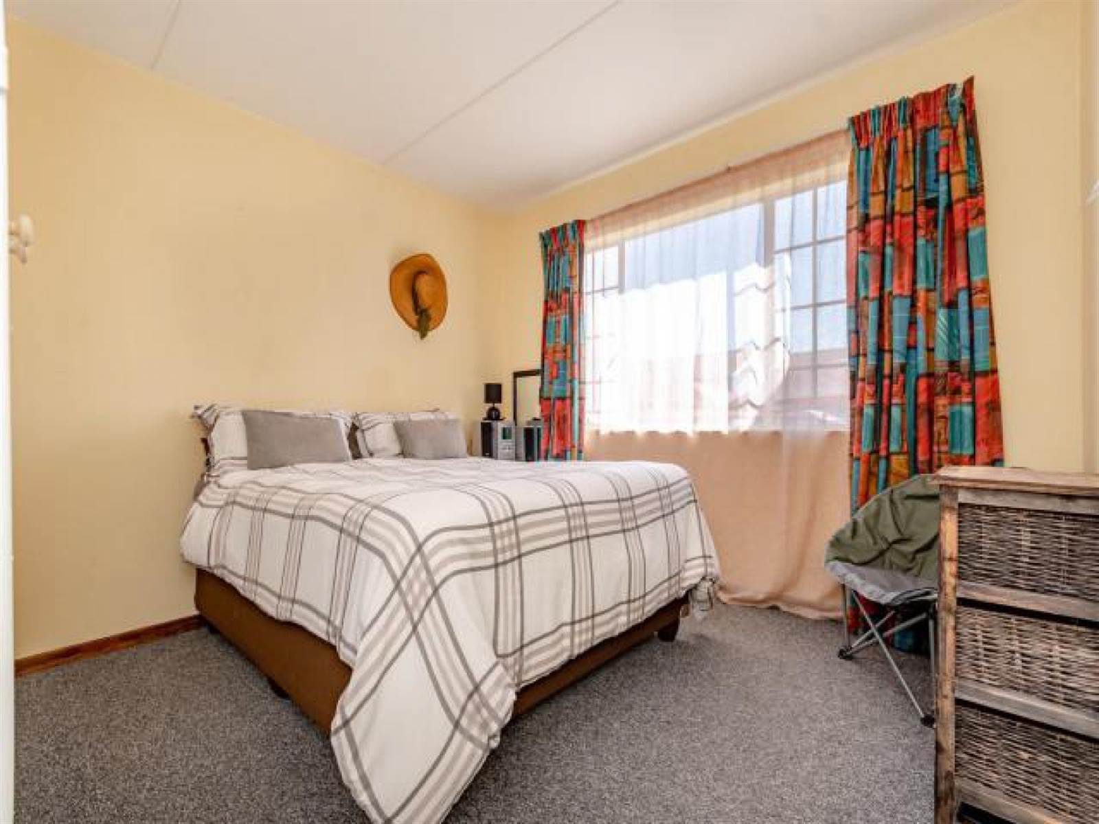 2 Bed Townhouse in Glen Marais photo number 8