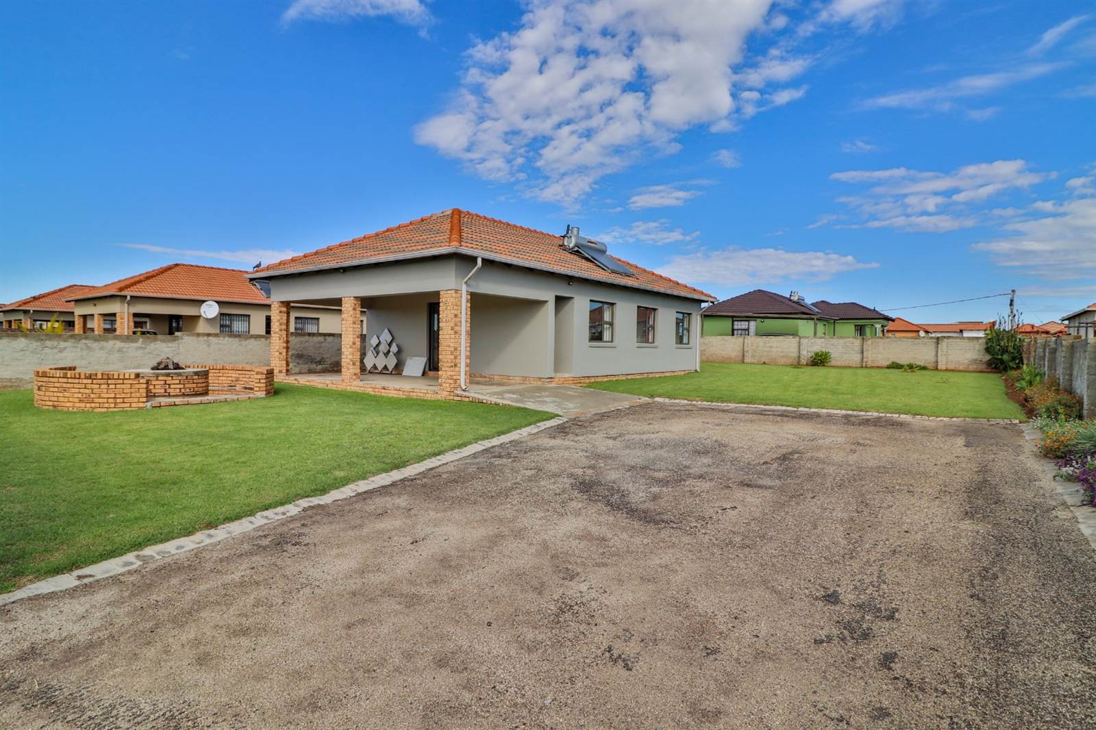 384 m² Land available in Azaadville Gardens photo number 2