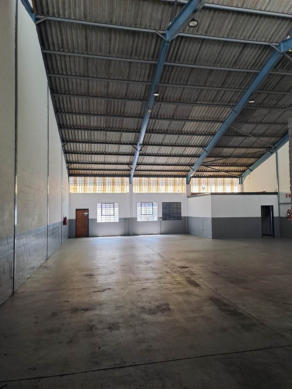 343  m² Industrial space in Beaconvale photo number 2