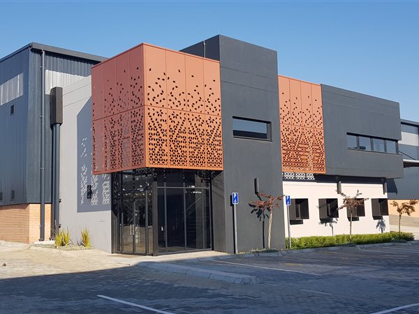 3700  m² Industrial space in Louwlardia