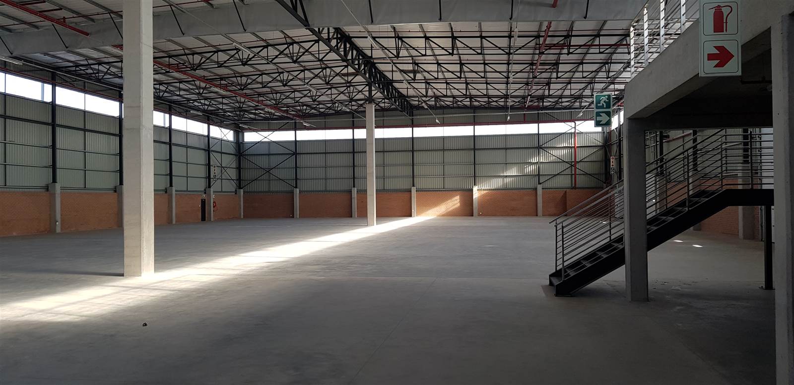 3700  m² Industrial space in Louwlardia photo number 3