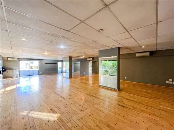 138  m² Commercial space in Tyger Valley