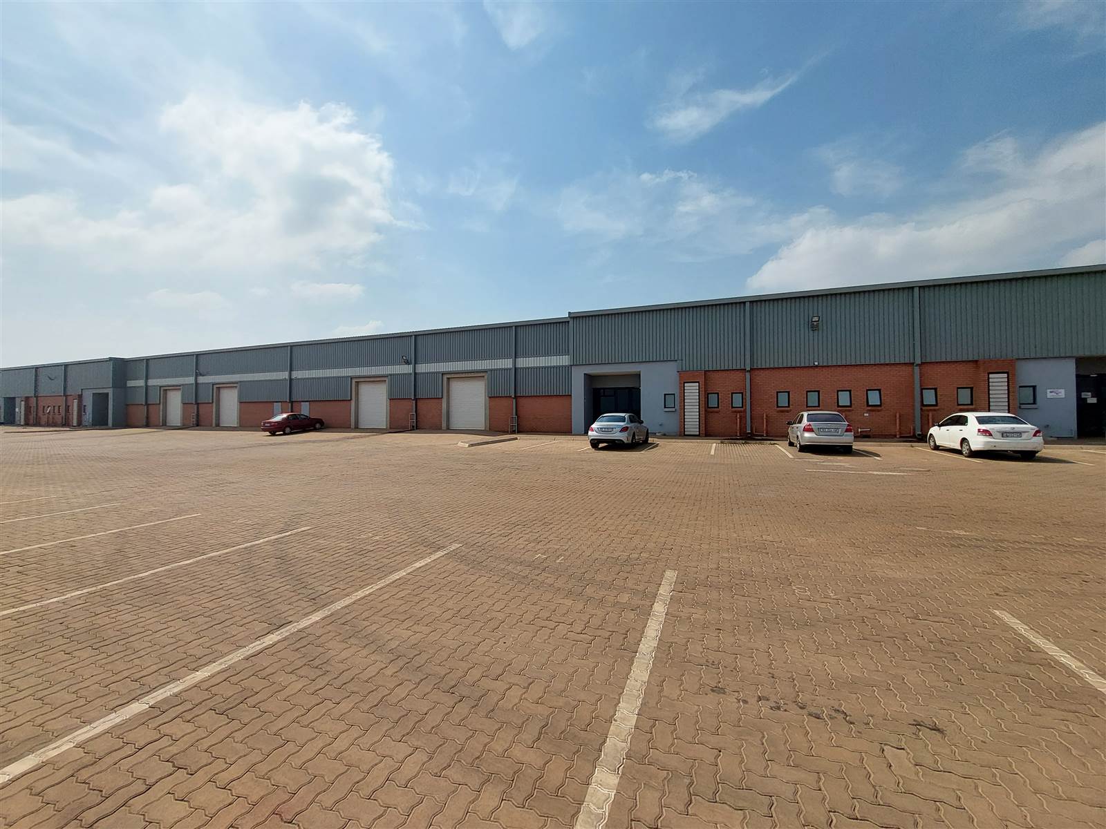 1315  m² Industrial space in Clayville photo number 1