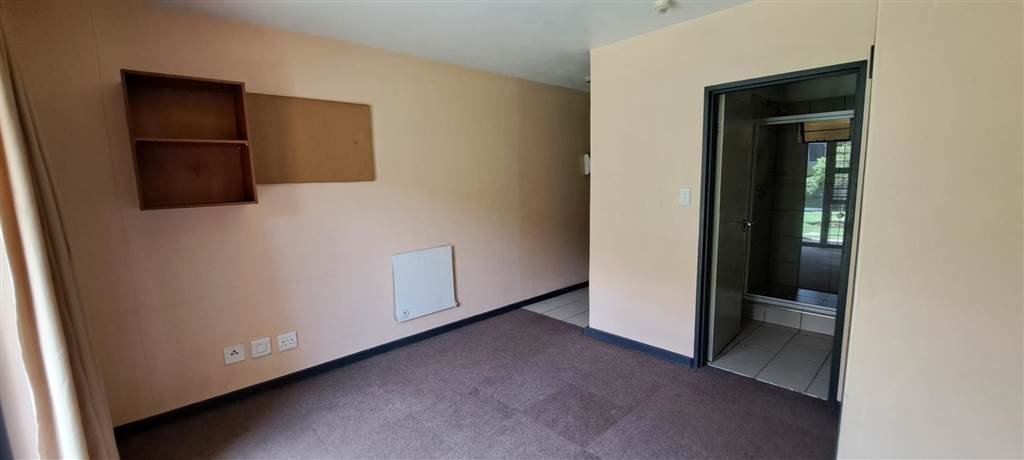 1 Bed Apartment in Willowbrook photo number 8