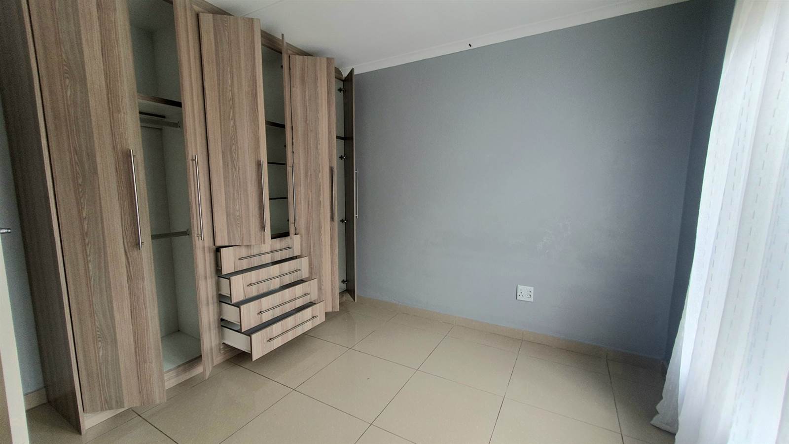 2 Bed Apartment in Umtentweni photo number 9