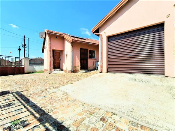 4 Bed House in Mofolo North