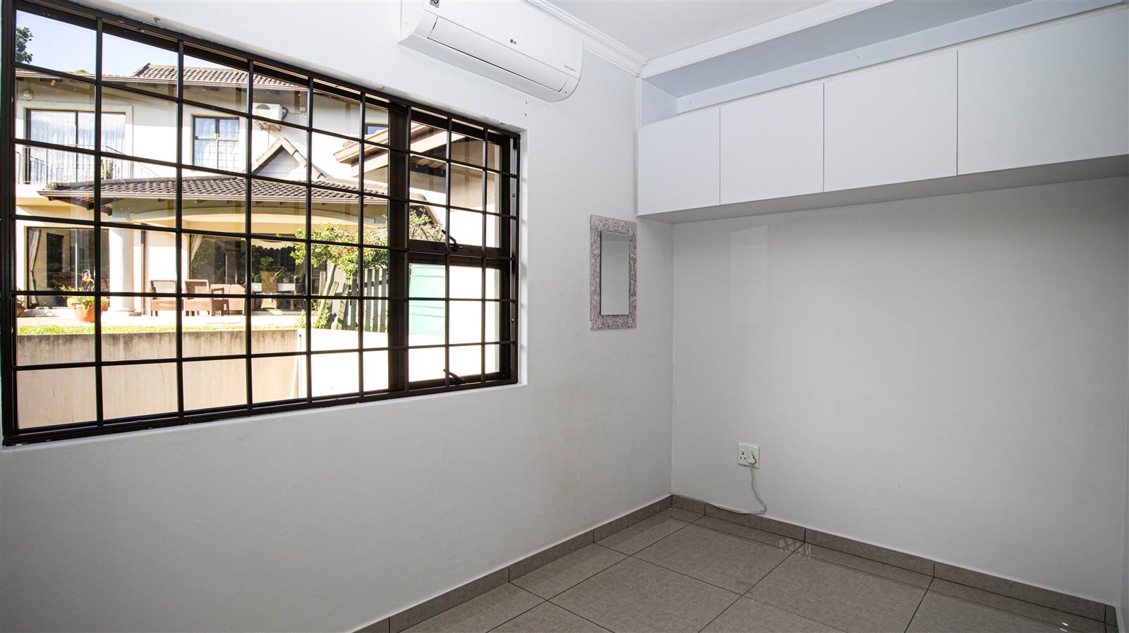 3 Bed Townhouse in Seaward Estates photo number 23