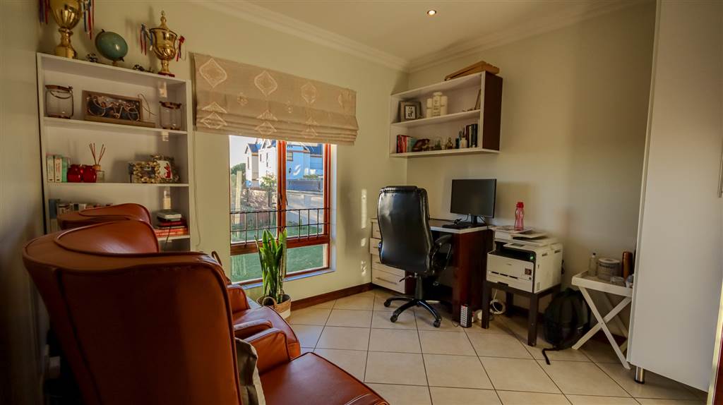3 Bed House in Rietvlei Ridge Country Estate photo number 18