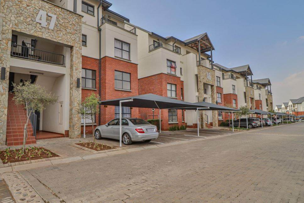 3 Bed Apartment in Greenstone Crest photo number 1