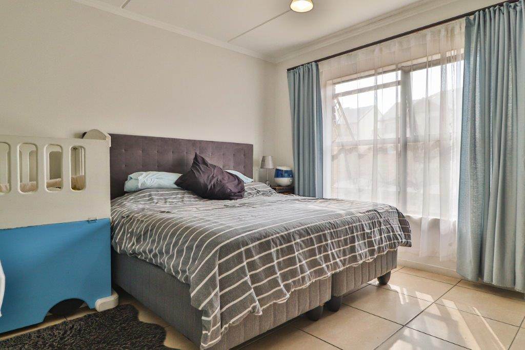 3 Bed Apartment in Greenstone Crest photo number 7