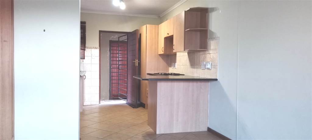 2 Bed Apartment in Zambezi Country Estate photo number 12