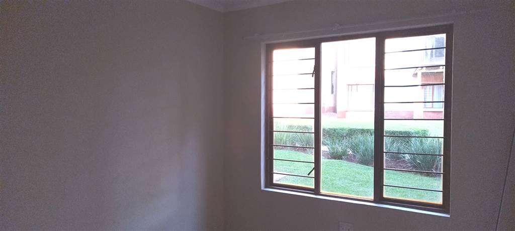 2 Bed Apartment in Zambezi Country Estate photo number 10