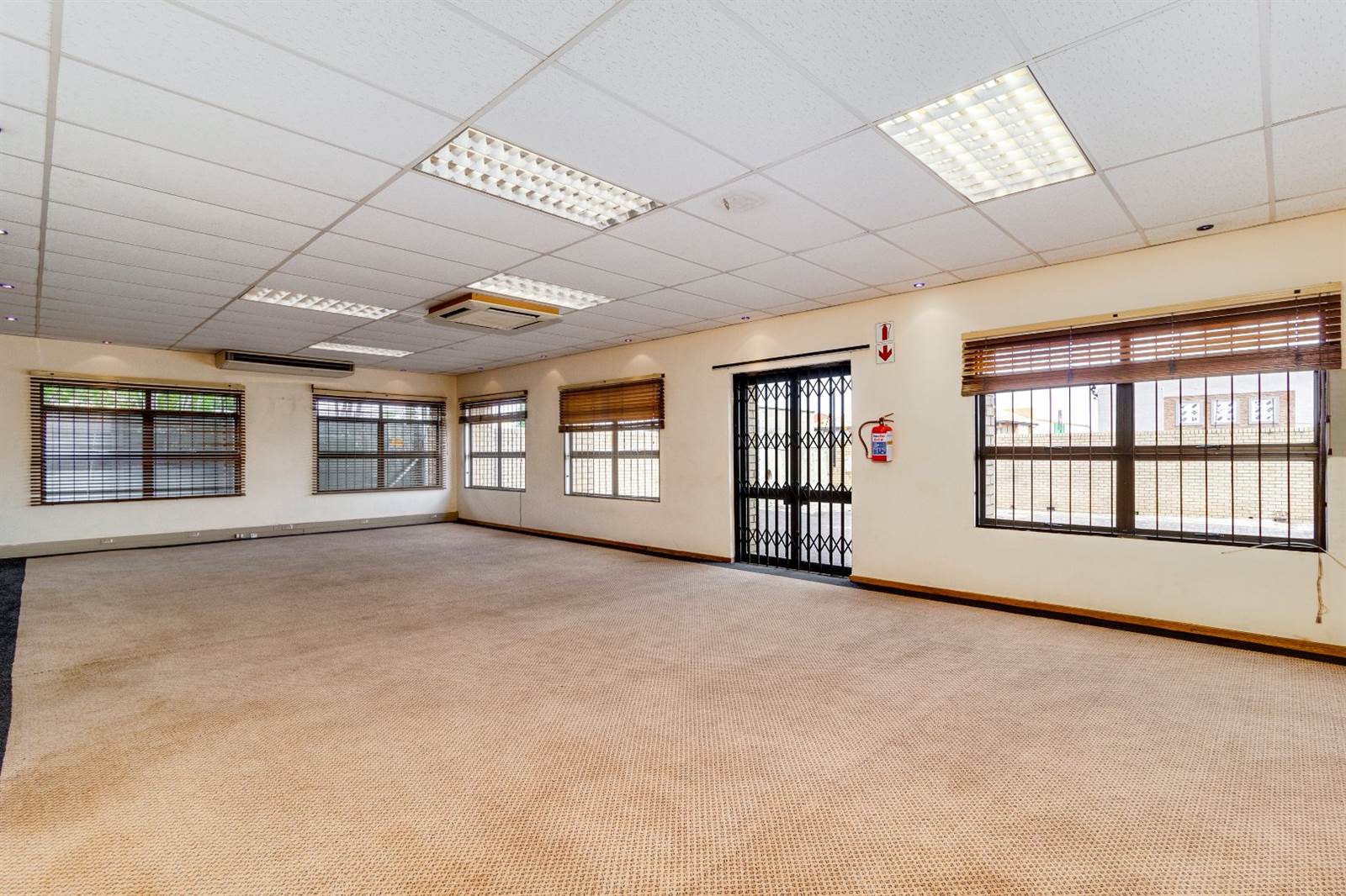11880  m² Commercial space in Hughes photo number 9