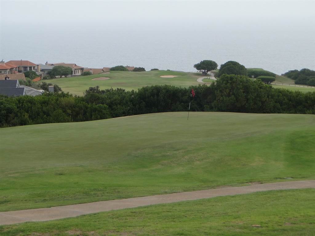 2 Bed Townhouse in Mossel Bay Golf Estate photo number 14