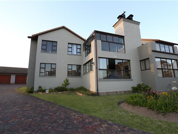 2 Bed Townhouse in Mossel Bay Golf Estate
