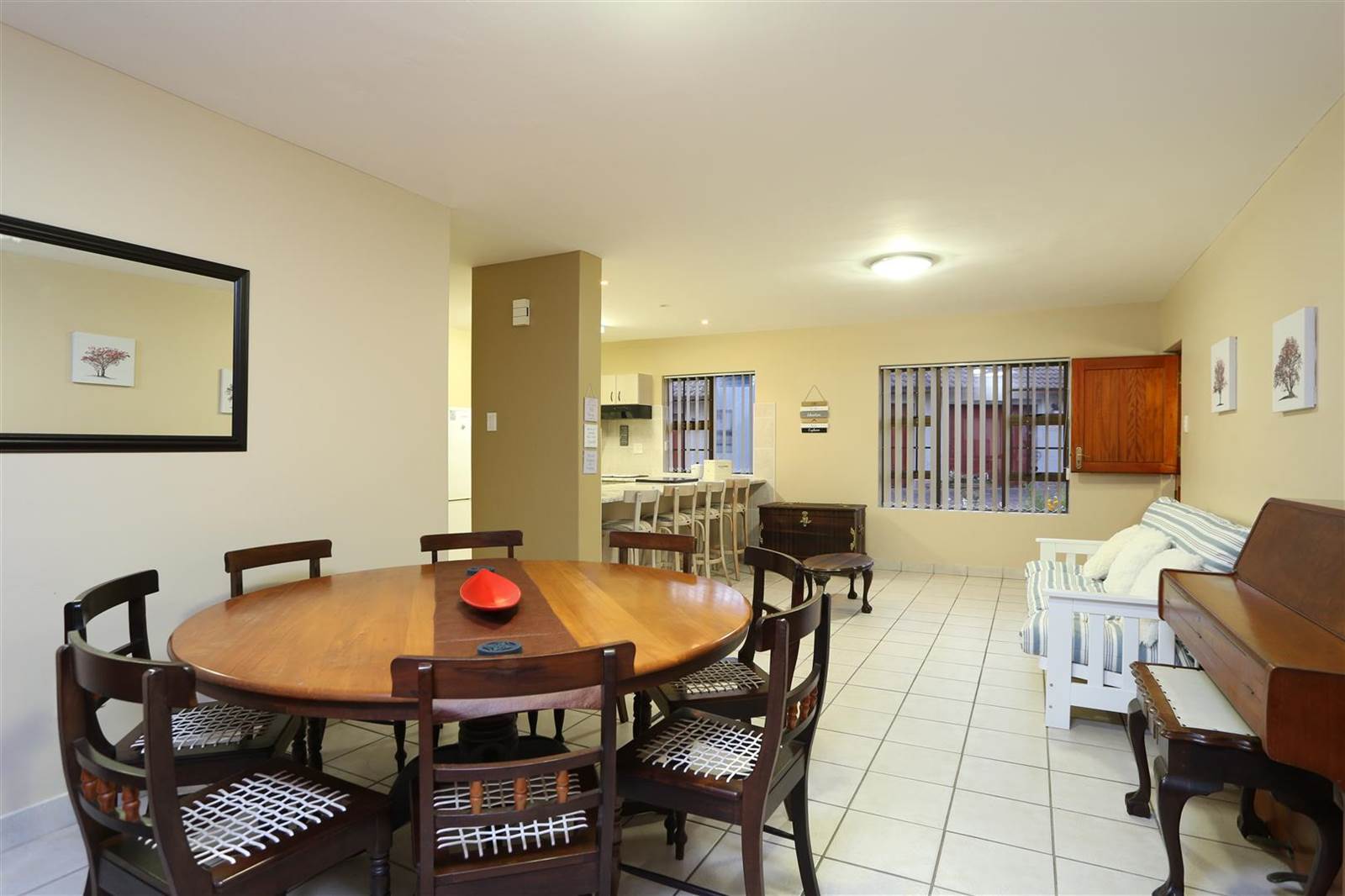 2 Bed Townhouse in Mossel Bay Golf Estate photo number 3