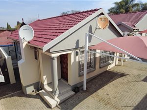 2 Bed Apartment in Westdene