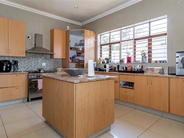 4 Bed House in Sydenham