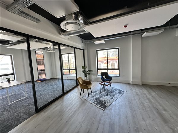 105  m² Commercial space