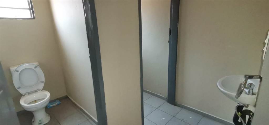 275  m² Commercial space in Louis Trichardt photo number 5