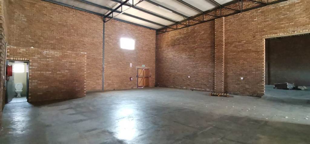 275  m² Commercial space in Louis Trichardt photo number 1
