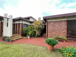 5 Bed House in Die Wilgers