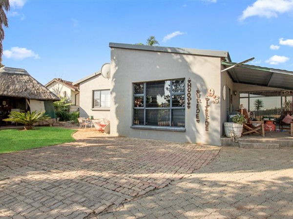 4 Bedroom House 4 Bedroom House
