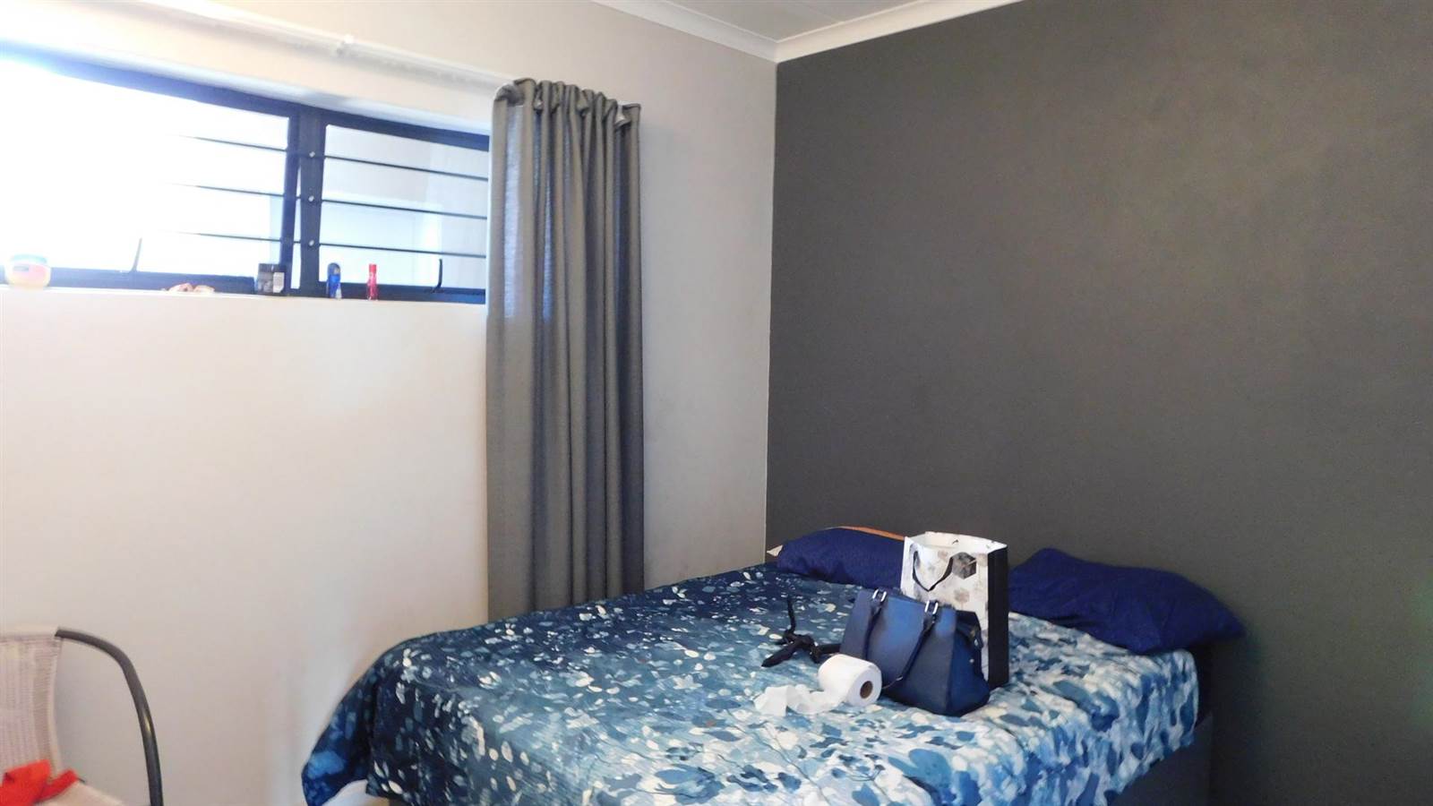 2 Bed Townhouse in Umbogintwini photo number 6