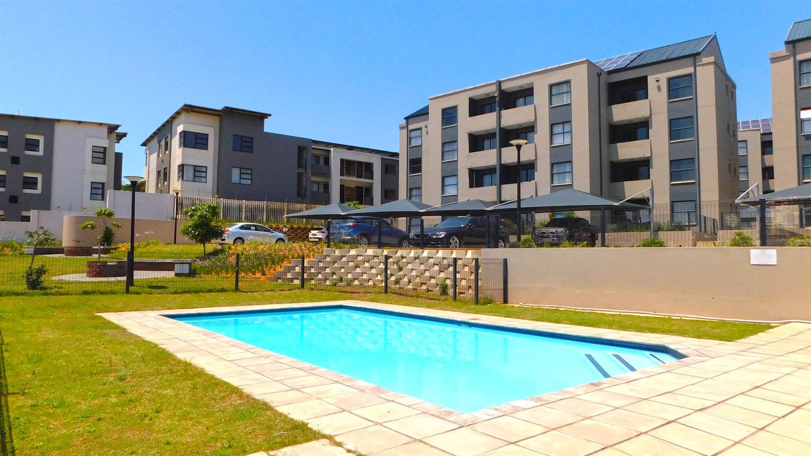 2 Bed Townhouse in Umbogintwini photo number 13