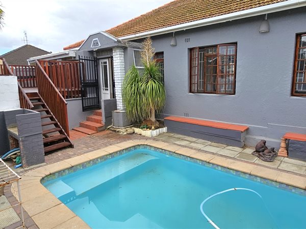 3 Bed House in Strand South